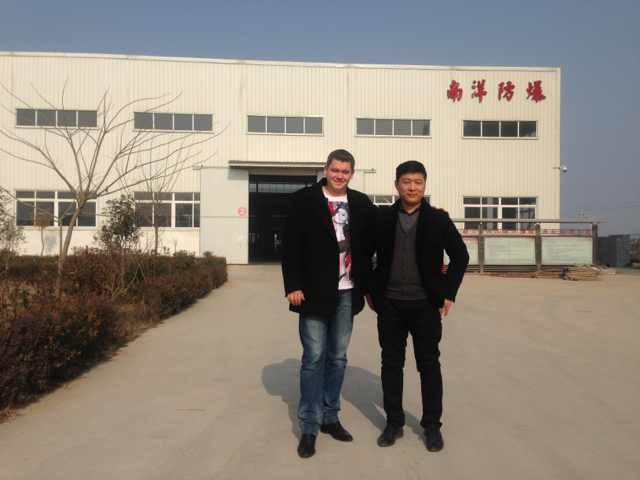 南洋防爆王总与乌克兰用户合影