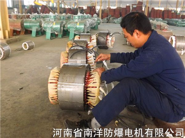 生产工人工作场景